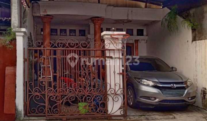 For Sale House Inside Kedoya Selatan Complex, West Jakarta