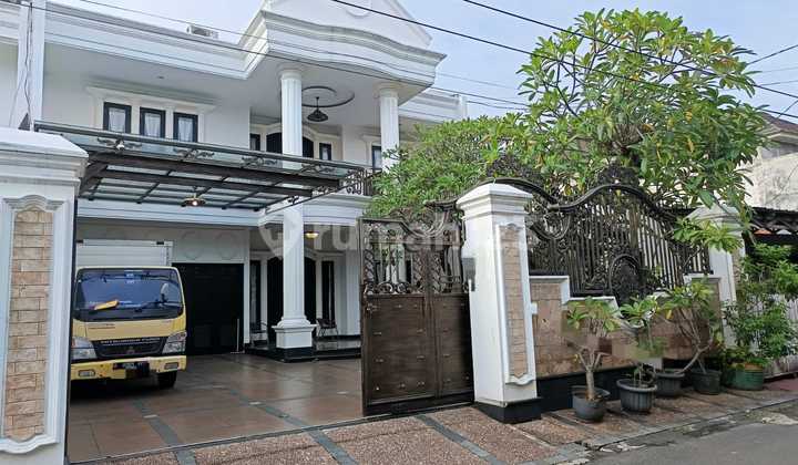 Di Jual Rumah Classic di Kebon Jeruk Jakarta Barat