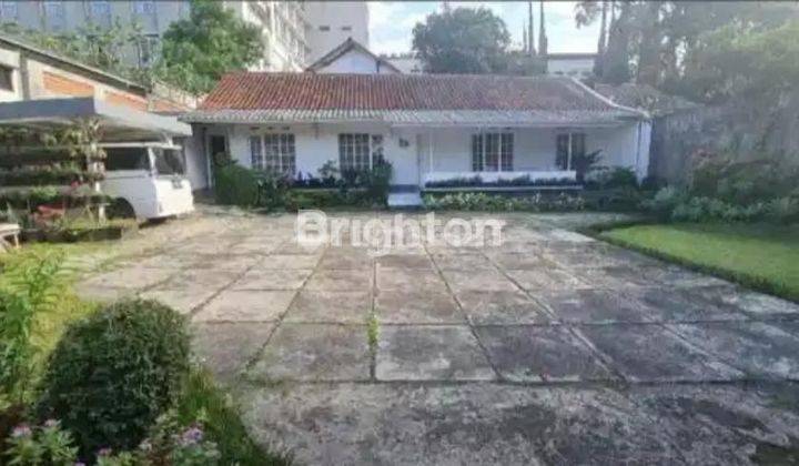 Rumah Nyaman DR Setiabudi dengan halaman luas dan strategis  1