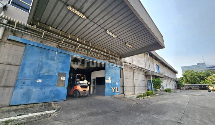 Two-Story Ready-to-Use Warehouse with Lift in Yos Sudarso, North Jakarta