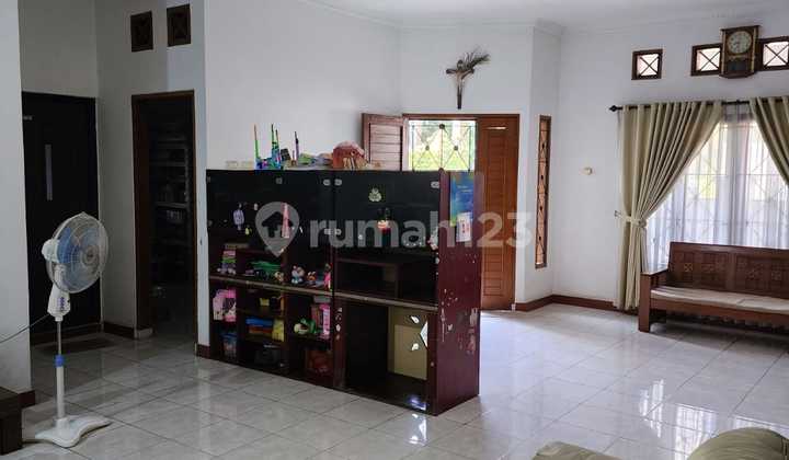 Rumah Besar Rapi Adem Asri Di Duren Sawit Jaktim