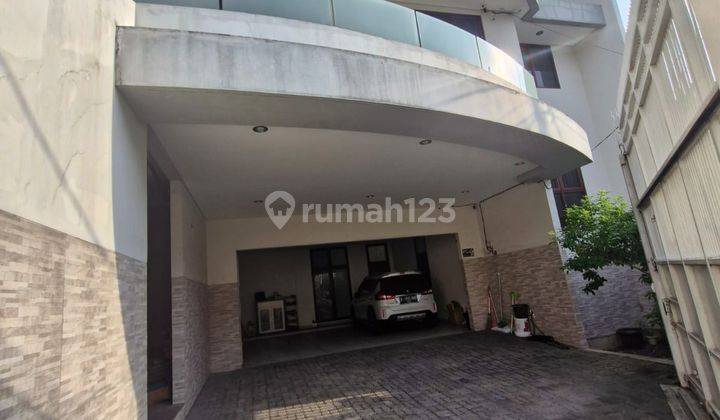 Rumah 3 Lantai Bagus Semi Furnished SHM di Jatinegara, Jakarta Timur 2