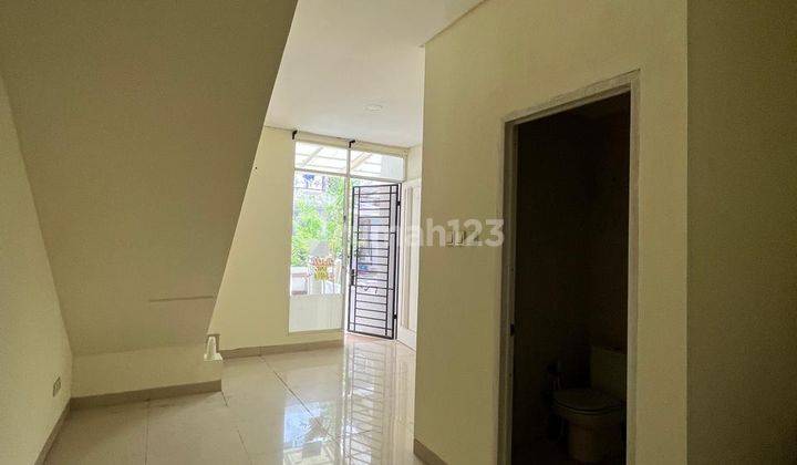 Rumah 2 Lantai Bagus SHM di Pantai Indah Kapuk, Jakarta Utara 2