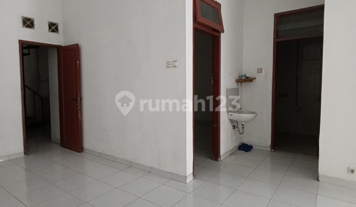 Disewakan Rumah Bagus dan Luas di Daerah Galaxy . 2