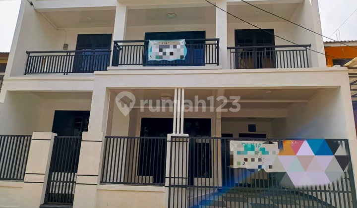 Rumah 2 Lantai Bagus dan Luas di Daerah Cikunir