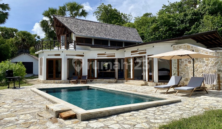 Luxury Beachfront Villa With Guest Bungalow and Huge Bonus Inside Luxury Beachfront Villa With Guest Bungalow and Huge Bonus Inside