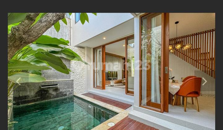 Villa Tropical Modern Minimalist berlokasi di Seminyak