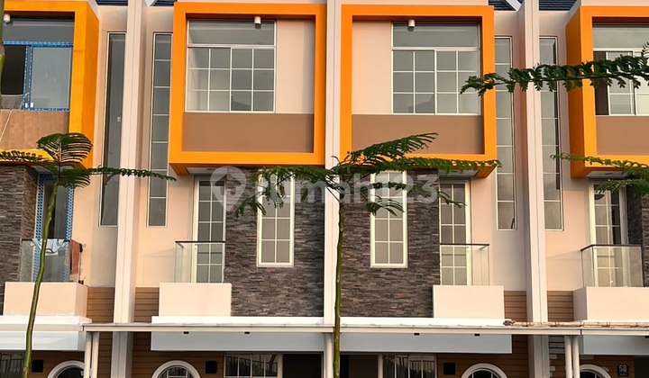 DIJUAL RUMAH 4,5X10 KOSONGAN 3LANTAI PIK 2 HARGA 1,85M  
