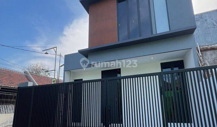 Rumah Baru Gress Semi Furnish Di Babatan Pantai 1