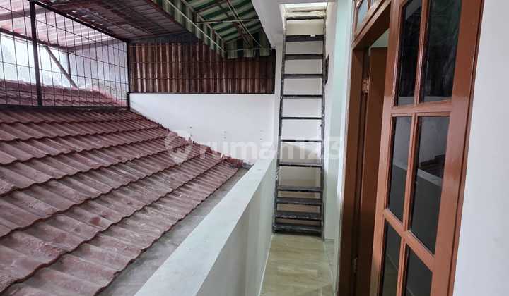 Ready-to-Live House Renovated Babatan Beach 2