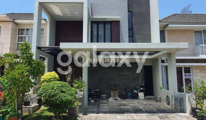 Rumah Royal Residence Surabaya 3 Lantai Hadap Selatan Semi Furnish 1