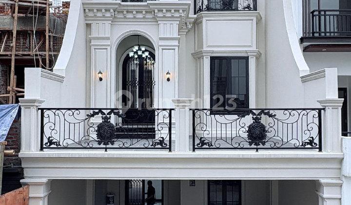 Hunian Impian Modern Rumah Mewah di Jagakarsa Hunian Impian Modern Rumah Mewah di Jagakarsa