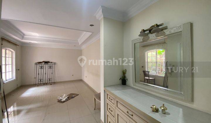 Fully Renovated, Siap Huni Lokasi Strategis  2