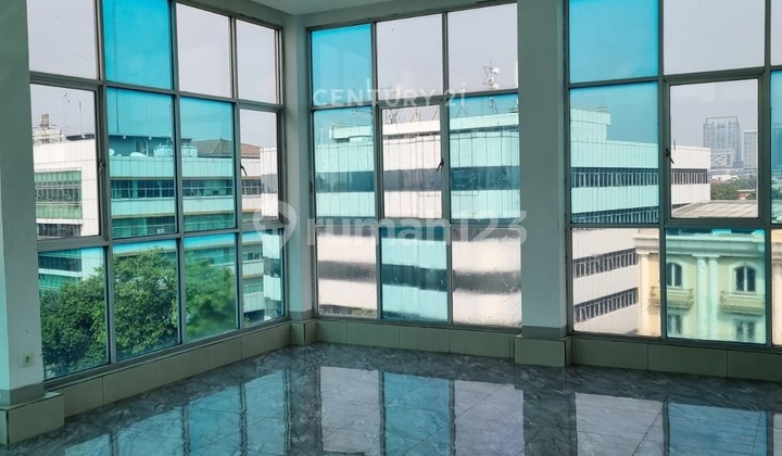 4-Storey Shop House in a Strategic Location in Mampang Area 4-Storey Shop House in a Strategic Location in Mampang Area