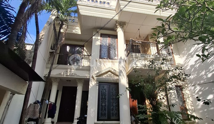 For Rent: 2.5-Story House, Suitable for Office, in Premium Menteng Area, Central Jakarta For Rent: 2.5-Story House, Suitable for Office, in Premium Menteng Area, Central Jakarta