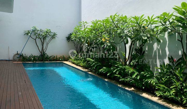 Rumah Siap Huni Dengan Kolam Renang Di Pondok Indah 1