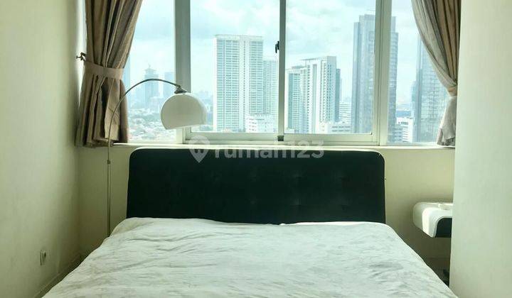 kamar tidur apartment ambassador 2 dengan view