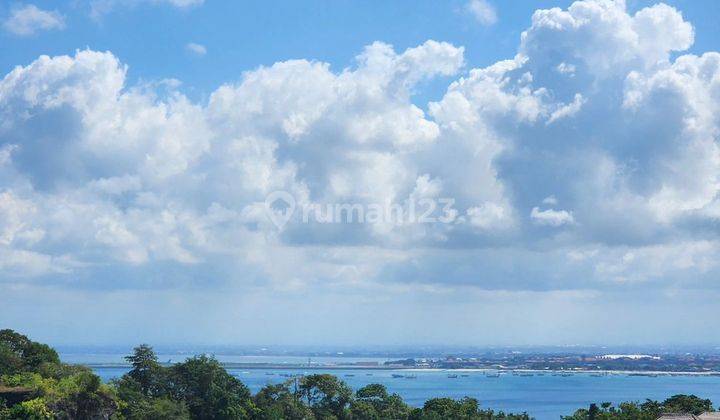 Tanah pinggit tebing dengan view bandara dan laut di pantai jimbaran bali 1