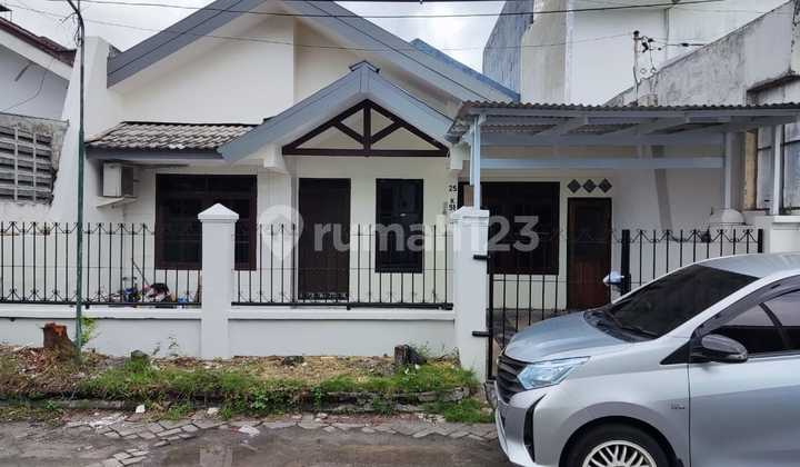 Dijual/Disewakan Rumah 1 Lantai Baru Renovasi dengan Kawasan Nyaman di Klampis, Surabaya 1