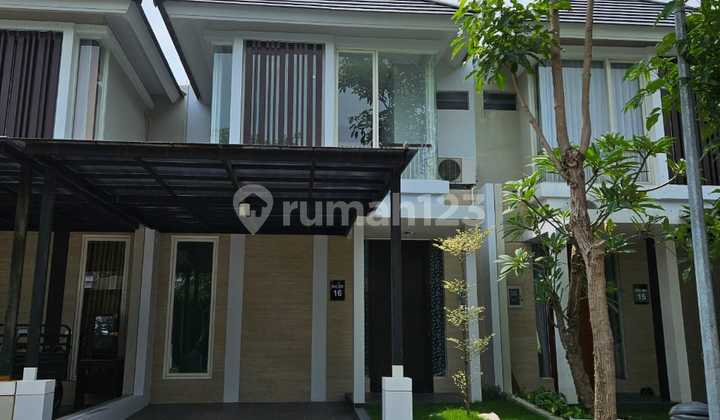 Dijual Rumah Modern Minimalis 3 Lantai di Northwest Citraland, Surabaya