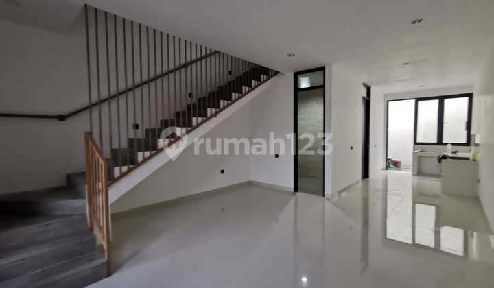 Dijual Rumah 2 Lantai New Gress Minimalis Modern di Pondok Tjandra, Sidoarjo 2