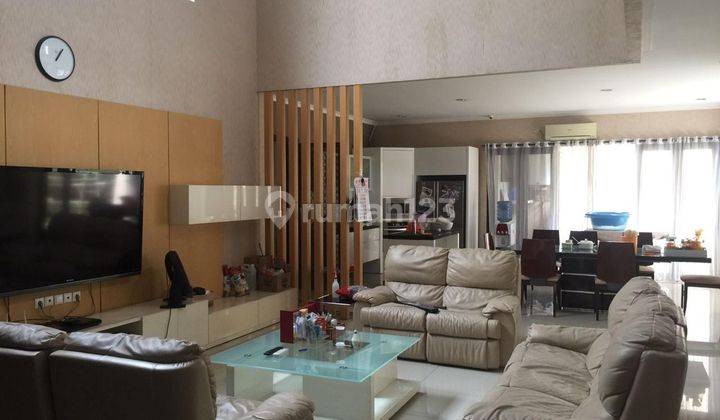 DIJUAL RUMAH 2 LANTAI DI GRAHA FAMILI SURABAYA 2