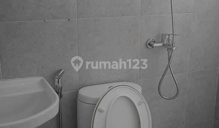 Disewakan Rumah 2 Lantai Siap Huni Semi Furnished di Babatan Regency One, Surabaya 2