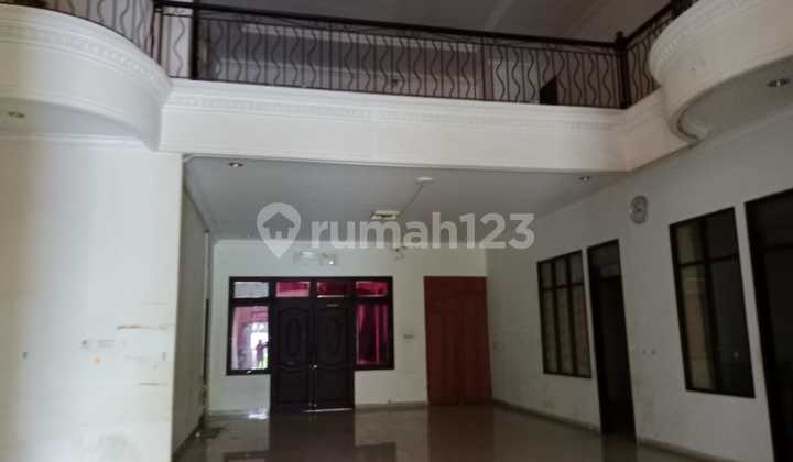 Disewakan Rumah 2 Lantai di Citraland Utama, Surabaya 2