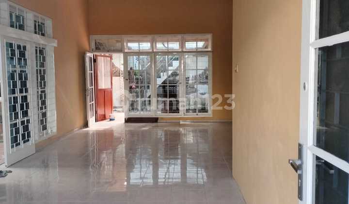 Disewakan Rumah di Dharmahusada Indah Utara, Surabaya 2