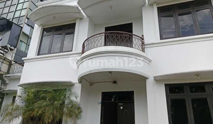 Disewakan Rumah 2 Lantai di Citraland Utama, Surabaya