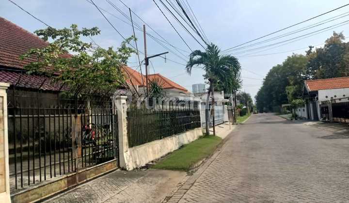 For Sale Spacious and Ready-to-Occupy House in Jemursari, Surabaya 2