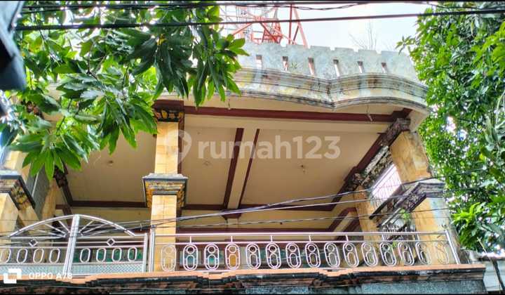 For Sale: 3-Story Boarding House in Dukuh Kupang, Surabaya