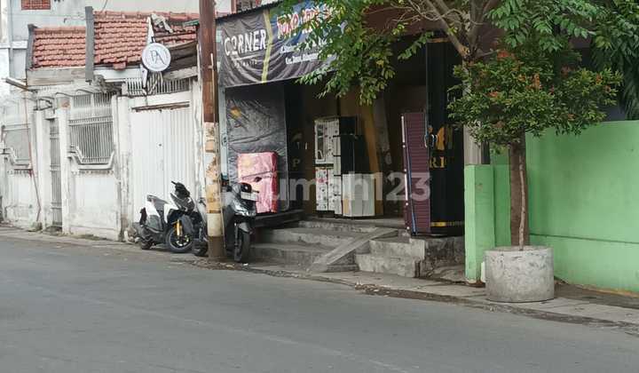 For Sale: Active 2.5-Story Shop House in Sepanjang, Sidoarjo 1