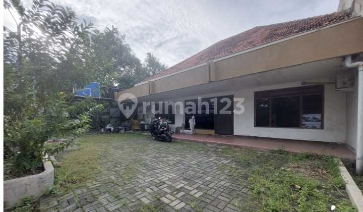 Dijual Rumah Hook Istimewa di Jl. Merapi, Surabaya 1