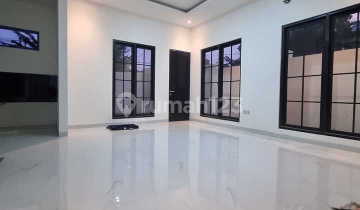 Dijual Rumah New American Style di Jemursari, Surabaya 2