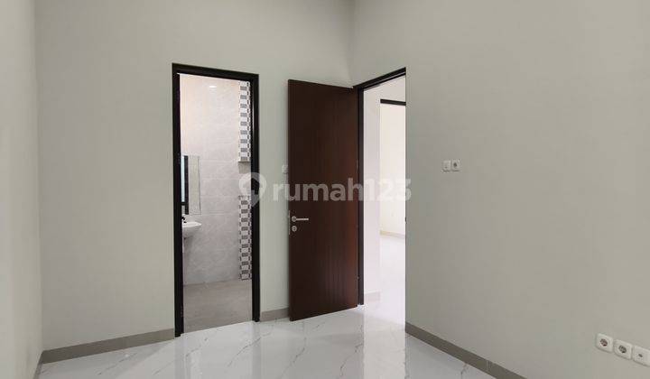 Dijual Rumah 2 Lantai Baru Gress di Darmo Indah Selatan, Surabaya 2