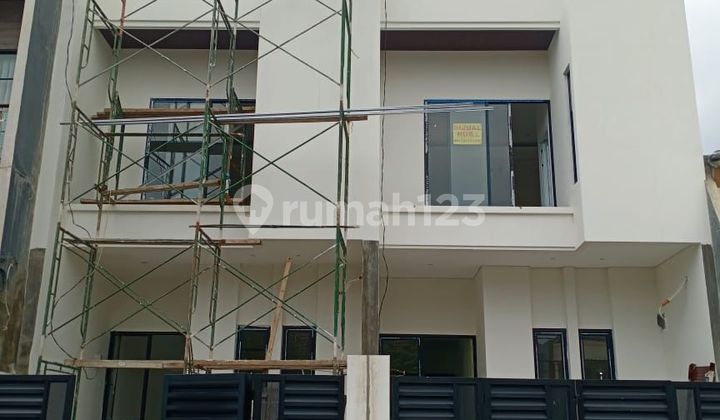 Dijual Rumah Baru Strategis di Perum Villa Kalijudan Indah, Surabaya