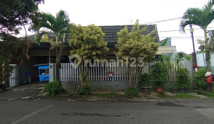 2-Story House for Sale in Malang 2-Story House for Sale in Malang