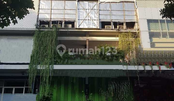 For Rent: Icon21 Shop House, 4 Floors, Ground Floor, Meruya Raya Street, 2 Adjacent Units Already Vacant. For Rent: Icon21 Shop House, 4 Floors, Ground Floor, Meruya Raya Street, 2 Adjacent Units Already Vacant.