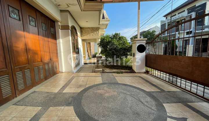 Dijual rumah 2 lantai siap huni di Dharmahusada Indah, Surabaya Dijual rumah 2 lantai siap huni di Dharmahusada Indah, Surabaya