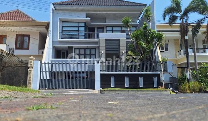 Dijual Rumah 2,5 Lantai di Galaxy Bumi Permai, Surabaya