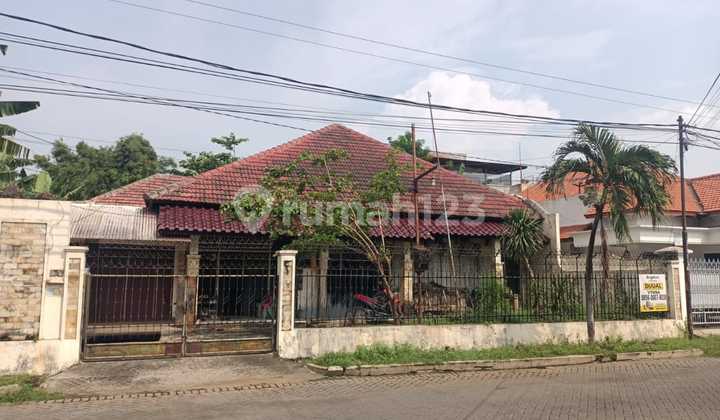 Dijual Rumah Luas dan Siap Huni di Jemursari, Surabaya