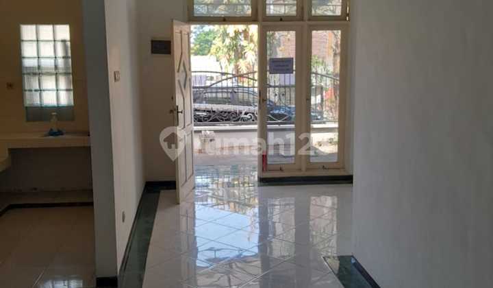 Disewakan Rumah di Taman Telaga Citraland, Surabaya 2