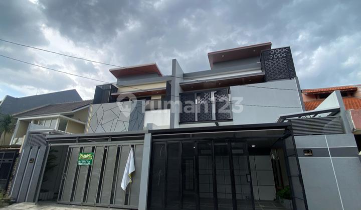 Dijual Rumah 2 Lantai Fresh Baru di Bangun di Kebraon, Surabaya