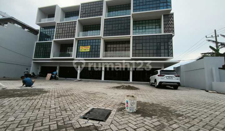 For Sale, 4-Story Shop House Ready for Use in Dinoyo, Surabaya For Sale, 4-Story Shop House Ready for Use in Dinoyo, Surabaya