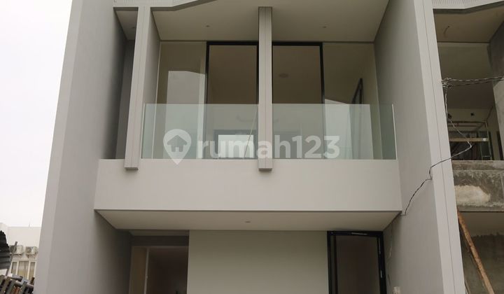 Dijual Rumah Baru di Dian Istana Graha Green Garden, Surabaya
