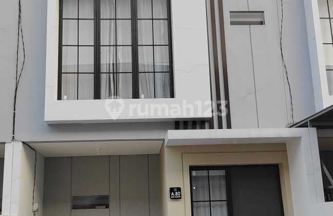 Dijual atau Disewakan Rumah 2 Lantai Siap Huni di Babatan Regency One, Surabaya