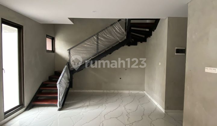 Dijual Rumah 2 Lantai di Kutisari Indah Utara Ready 2 Unit, Surabaya 2