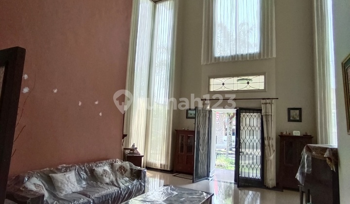 For Quick Sale: One Step to Umm University Hook House 2