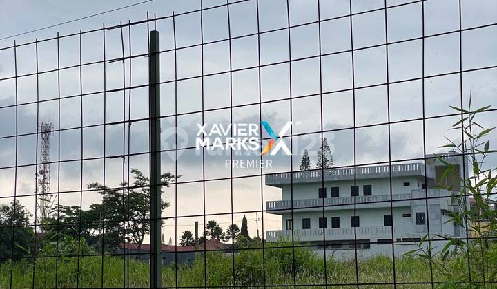 Tanah Kosong Posisi Hook Di Jalan Besar Boulevard Di Batu Malang Jatim